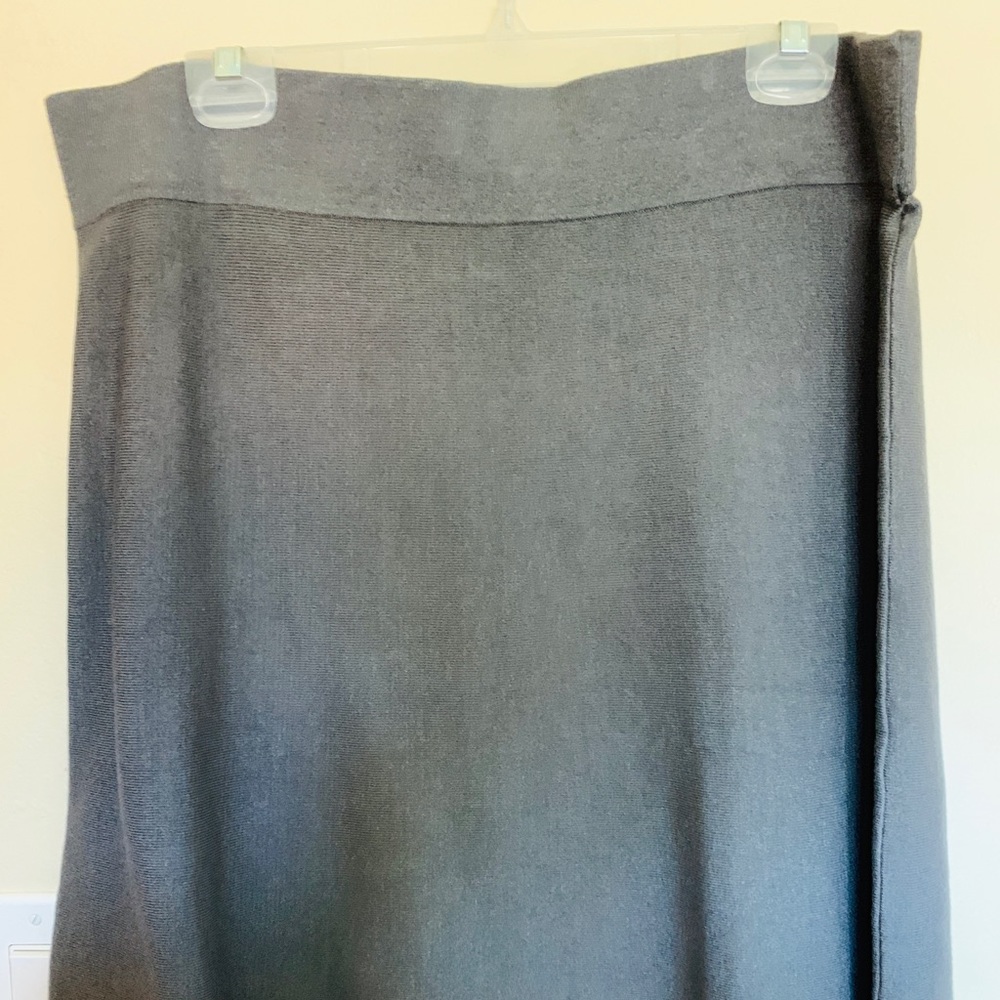 Knit grey skirt
